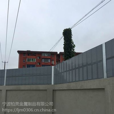 安徽柏靈工廠隔音屏生產(chǎn)廠家 高速公路聲屏障、百葉孔冷卻塔隔音板定制價格解析