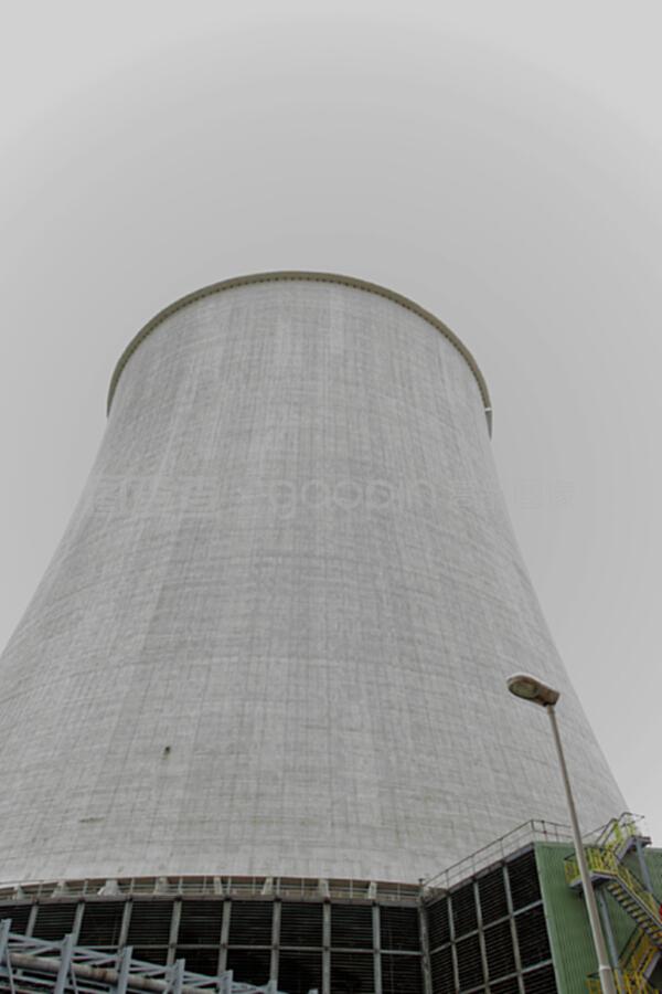 發(fā)電廠冷卻塔 守護能源動脈的“蒸汽巨人”